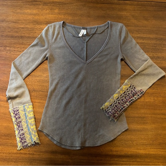 We The Free Tops - Free People Art School Button Cuff Thermal Green Long Sleeve V-Neck size Small